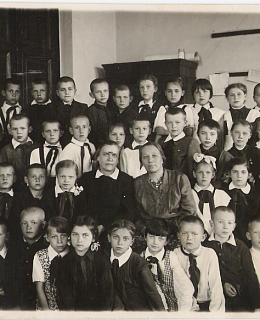 Групповой снимок. Ученики 3-го "б" класса начальной школы №1 г. Ярославля.