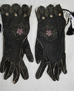 Перчатки от сценического костюма Л. В. Собинова.